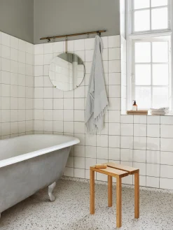 Moebe Hocker Peg New