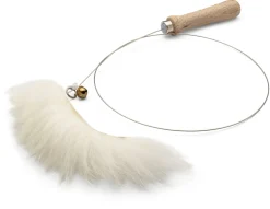 InventMe Katzenspielzeug Angel mit Schaffell