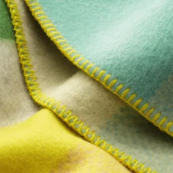 Røros Tweed Lammwolldecke Bauhausstil Pastell Hot