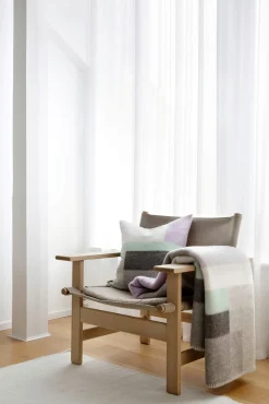 Røros Tweed Lammwolldecke Bauhausstil Grau Hot