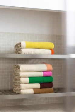 SUITE702 Strand- und Badetuch Colours on the Beach Hot