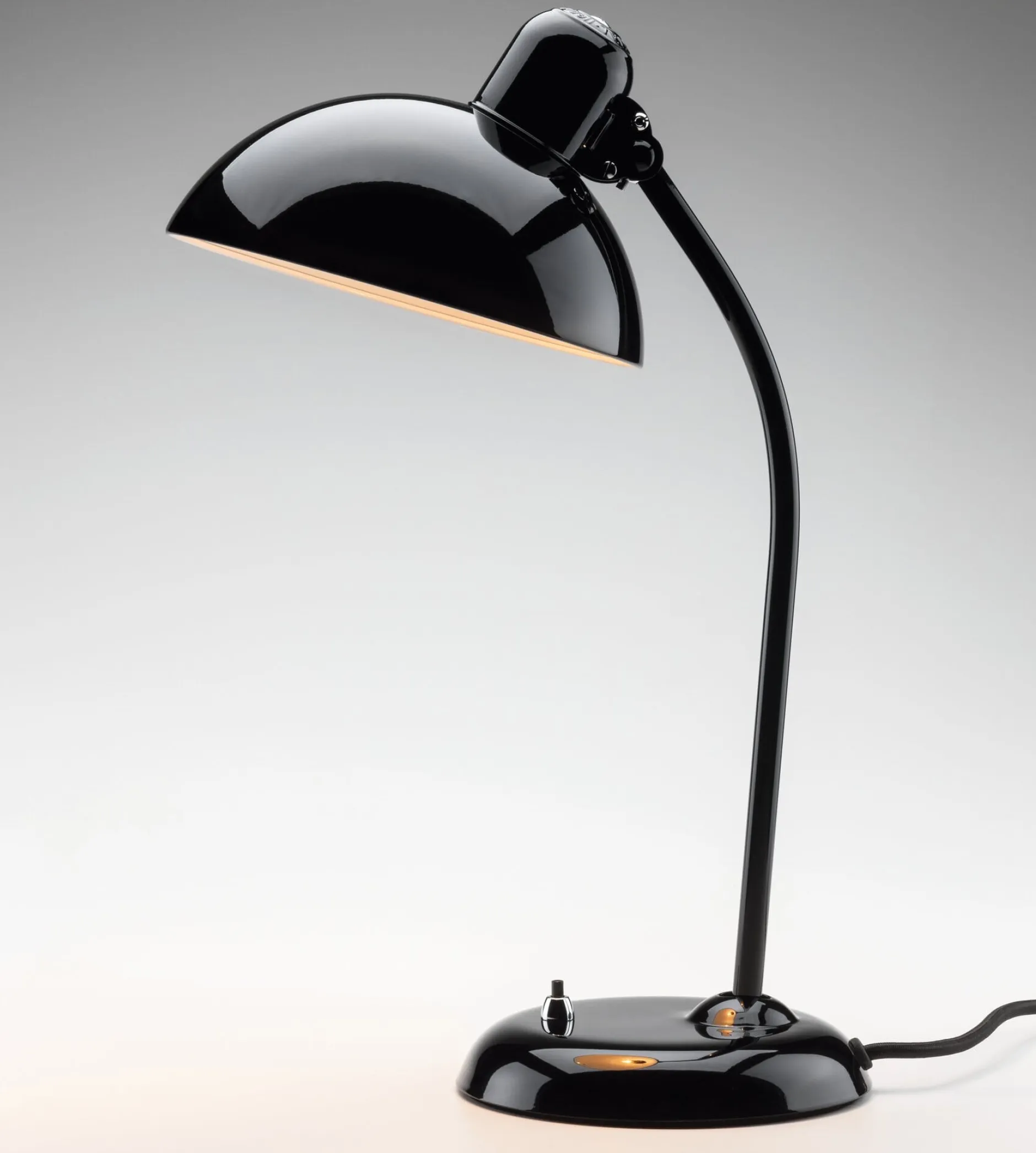 Fritz Hansen Tischleuchte Kaiser idell 6556 Hot