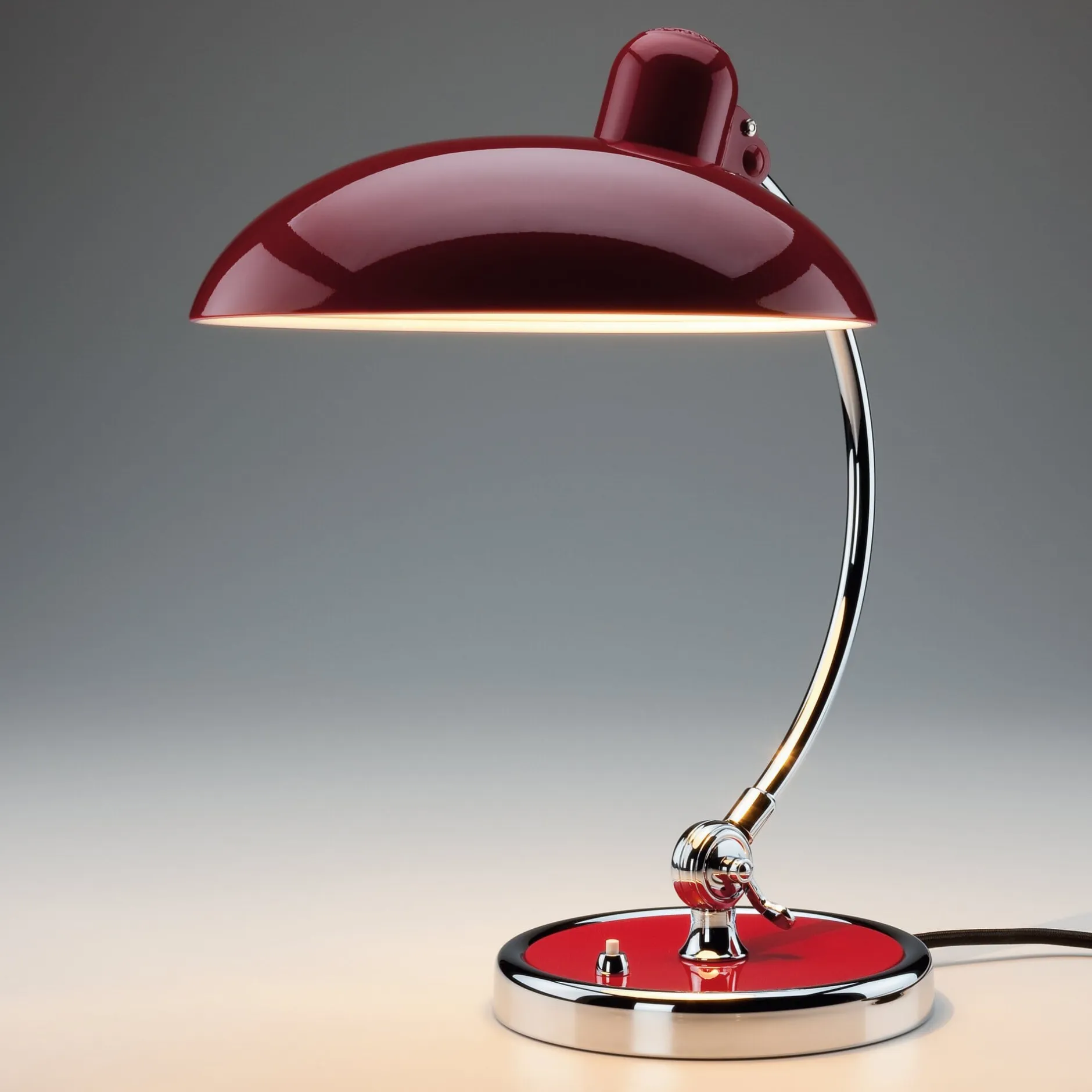 Fritz Hansen Tischleuchte Kaiser idell 6631 T Rot Outlet