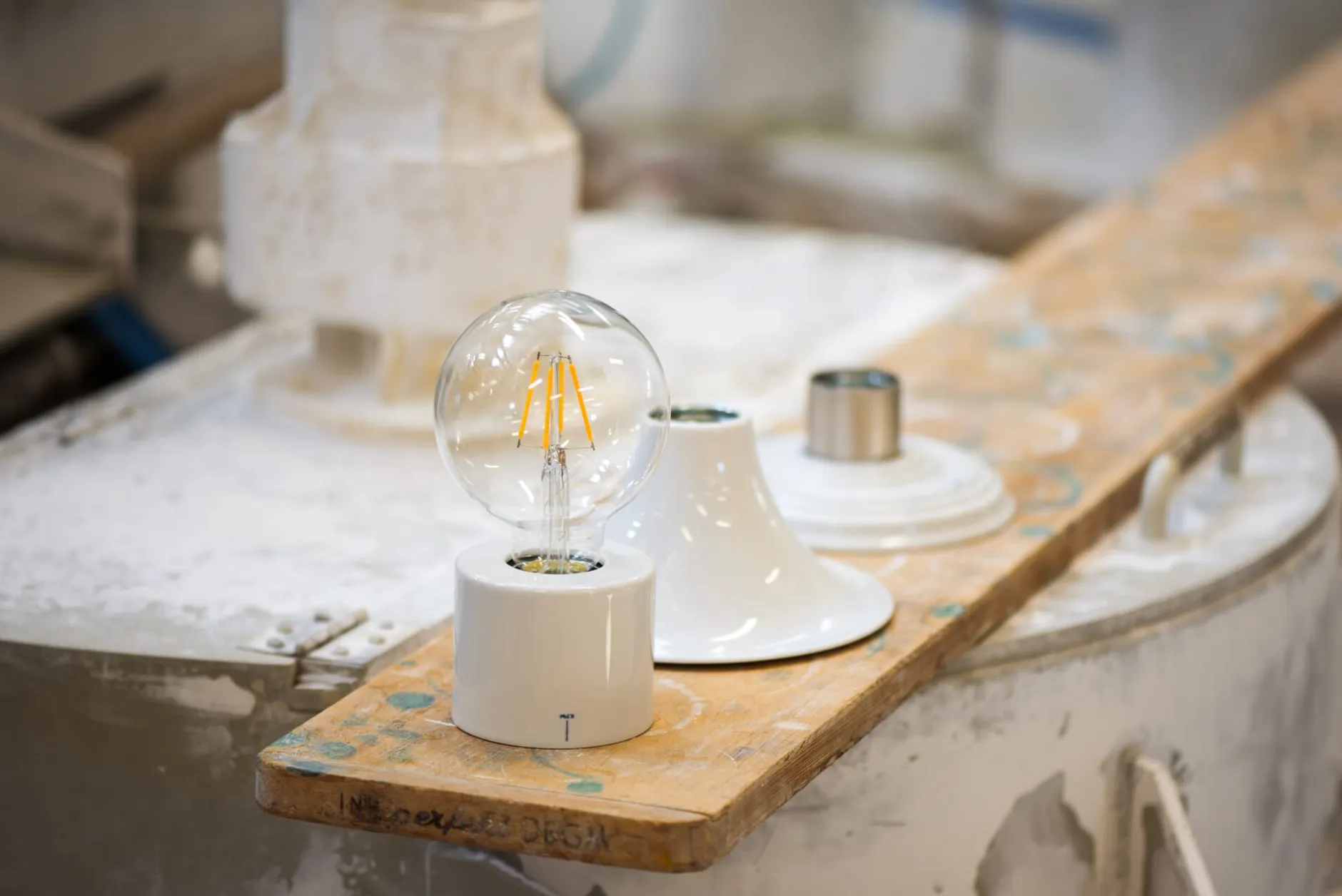 Mawa Design Wand- und Deckenleuchte Etna KPM New