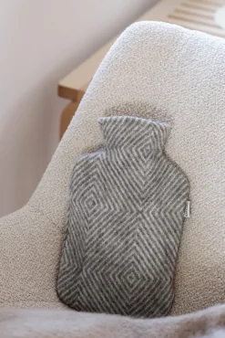 Lapuan Kankurit Wärmflaschenbezug Rautenmuster Hellgrau