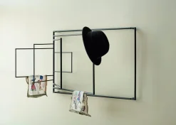 Wäsche- und Zeitungsständer Frame Outlet