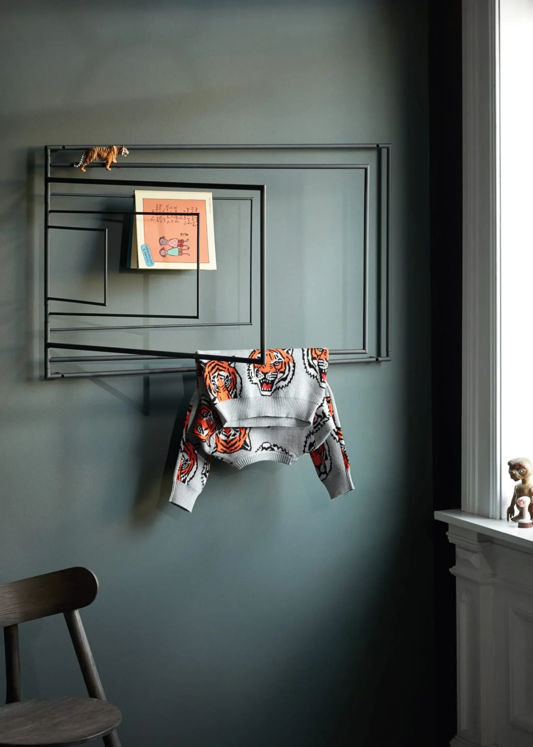 Wäsche- und Zeitungsständer Frame Outlet